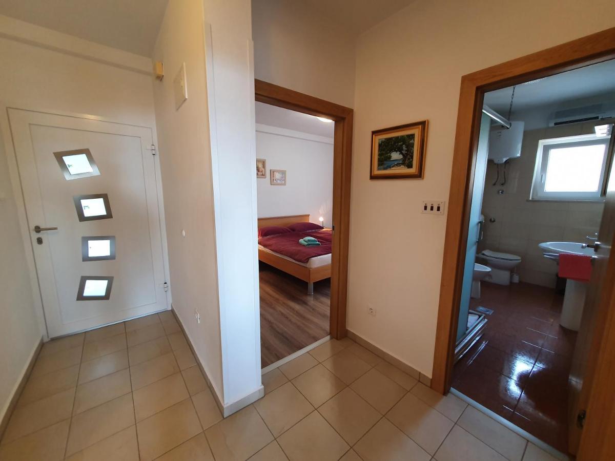 Apartments Zic Malinska Buitenkant foto