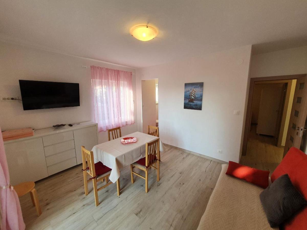 Apartments Zic Malinska Buitenkant foto